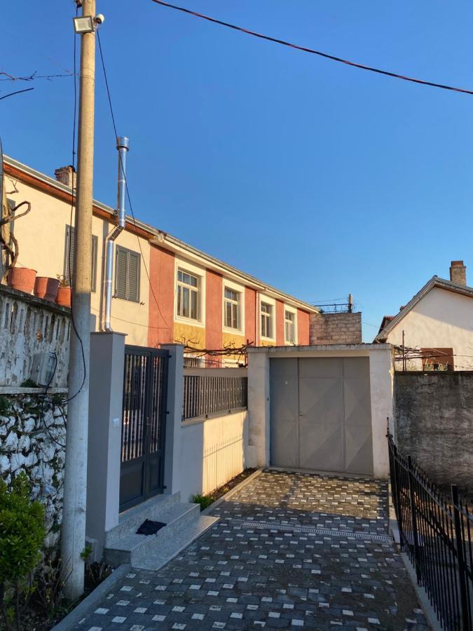 Vila Llulla Krujë 外观 照片
