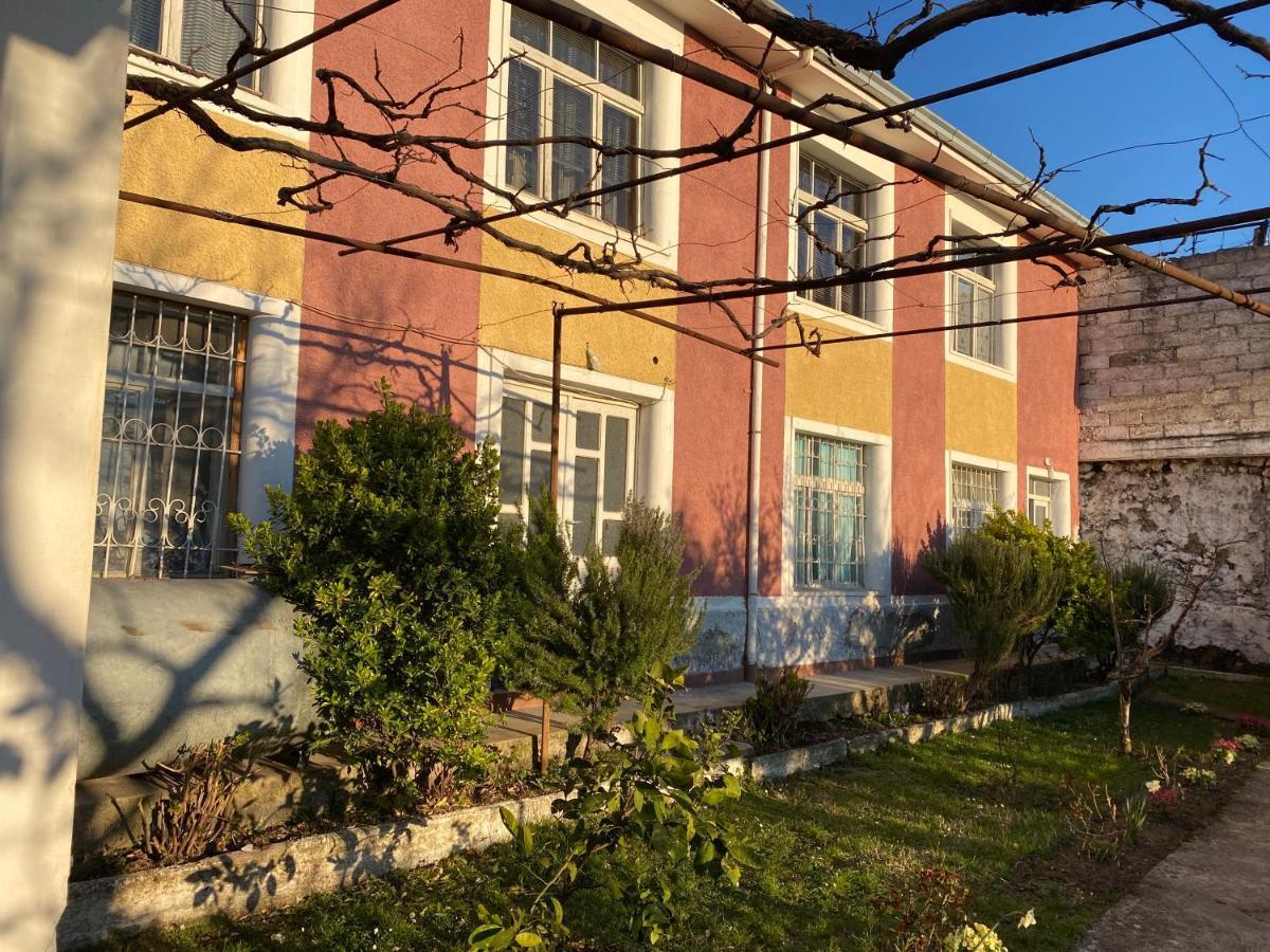 Vila Llulla Krujë 外观 照片